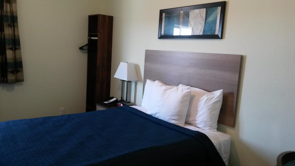Barons Lodge Killdeer Room photo